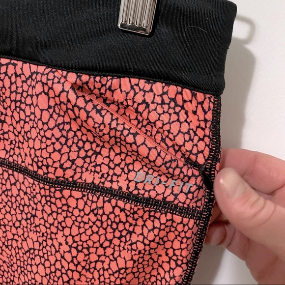 Nike Dri-Fit AOP Relay Crop Running Tights Coral/Black, Medium - Picture 6 of 12